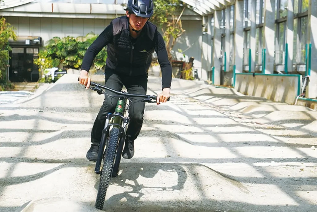 MERIDA X BASE 屋内パンプトラックコース（静岡県） ｜ ENJOY SPORTS BICYCLE
