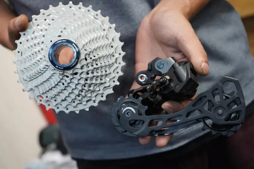 変速機の心臓部、「ディレイラー」の仕組み ｜ ENJOY SPORTS BICYCLE